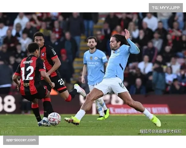 哈兰德拉边传中助攻奥赖利 曼城中锋战术支点作用明显